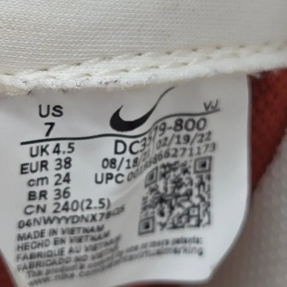 Nike Fontanka Waffle Burnt Sunrise Orange Retro Sneakers Womens Size 7 EUC